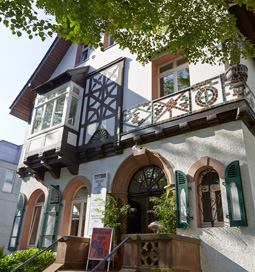 Three George, Düsseldorf, Umfeld