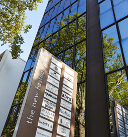 Three George, Düsseldorf, Umfeld